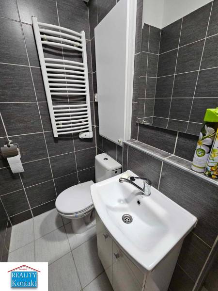 a66db223-d0a0-4c0b-b9ae-390c10f9670c.jpg
