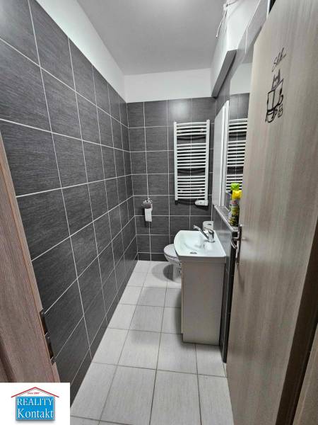 30e3972c-08a9-4250-a2bd-0d97976f8f2d.jpg