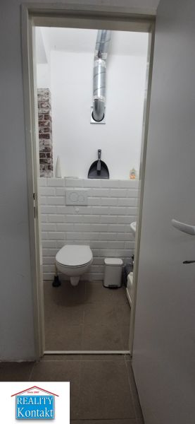 Suterénny obchodný priestor v centre Nových Zámkov